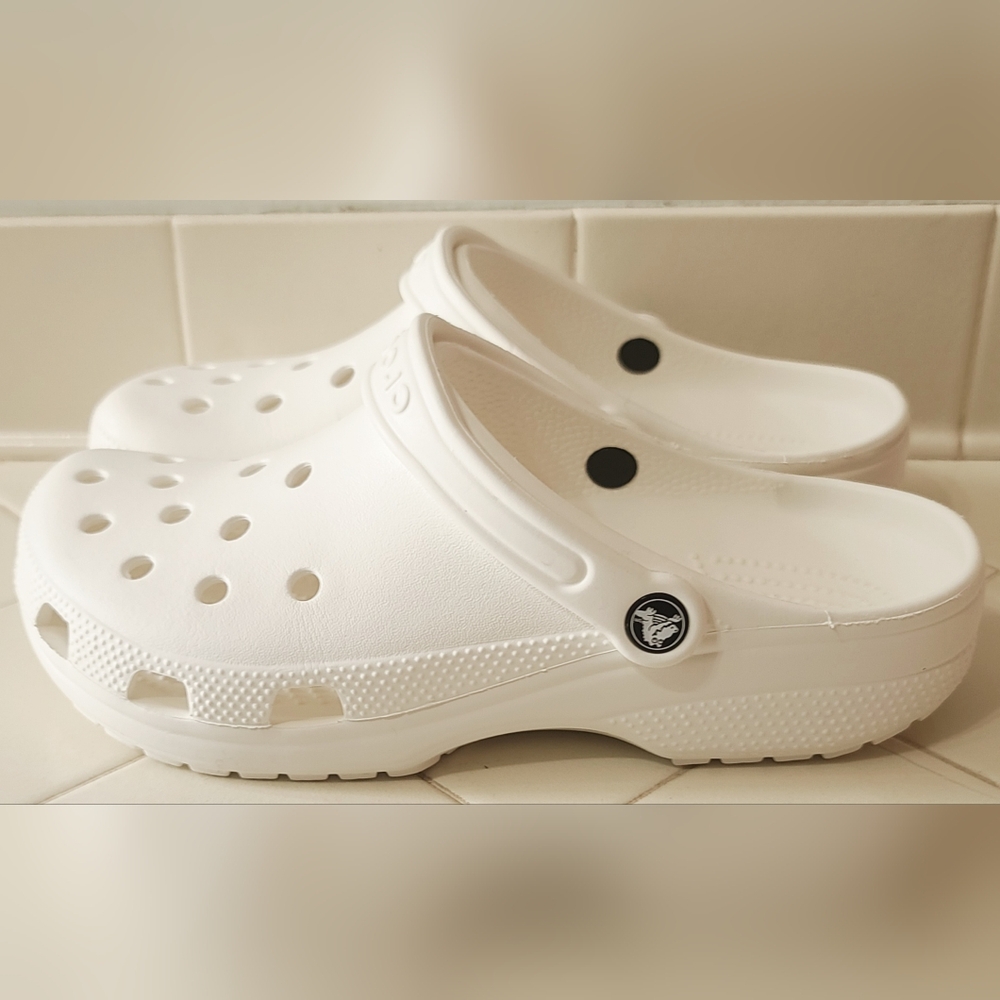 Classic Clog White Unisex Size  Men's 9 / Women's 11